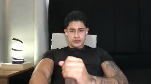 Javi    online show from October 3, 6:43 am