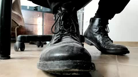 Snapshot of pablomenesssl chatting on April 18, 5:55 am Pablo Meness online show from April 18, 5:55 am