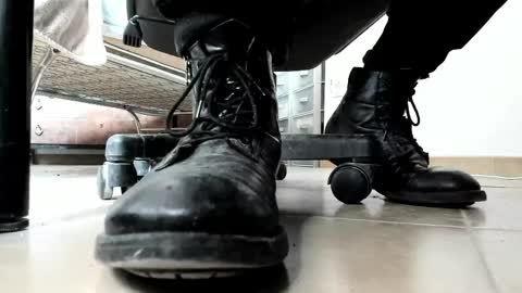 Snapshot of pablomenesssl chatting on April 20, 12:52 pm Pablo Meness online show from April 20, 12:52 pm
