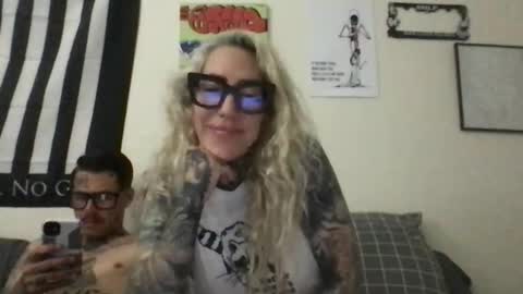 Snapshot of paigesixx_charlievicious chatting on October 18, 9:10 am paigesixx_charlievicious online show from October 18, 9:10 am