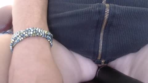 paiperhalliwey online show from April 15, 6:04 pm