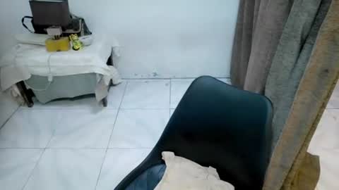 pakarat_karatxcx online show from September 18, 3:03 pm