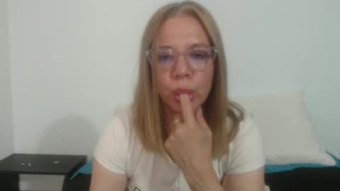 Snapshot of paloma_martin chatting on April 27, 10:08 pm paloma online show from April 27, 10:08 pm