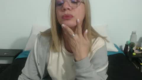 Snapshot of paloma_martin chatting on May 2, 2:49 am paloma online show from May 2, 2:49 am