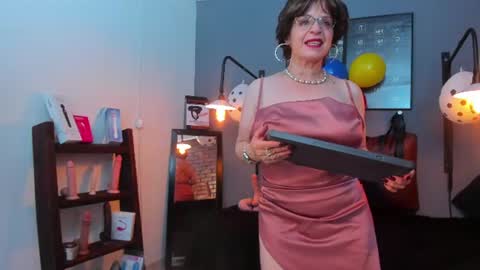 Snapshot of pamela_mature41 chatting on June 26, 2:27 am pamela_mature41 online show from June 26, 2:27 am
