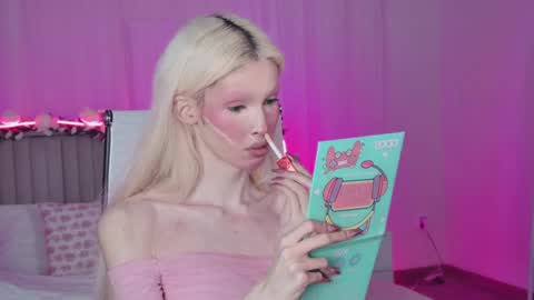 Snapshot of pamelamydreamys chatting on June 1, 10:00 pm Pamelamy online show from June 1, 10:00 pm