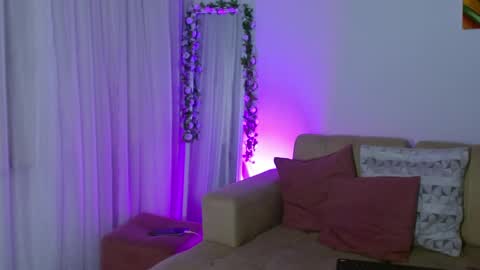 pamella_pretty_ online show from April 24, 7:11 am