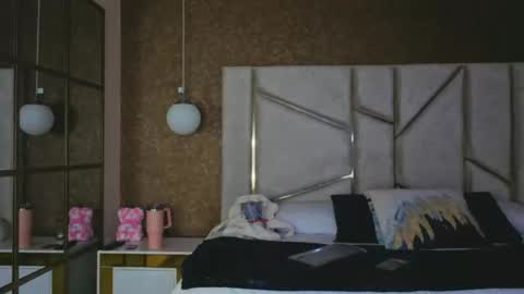 pamplemusa_ online show from April 14, 11:38 am