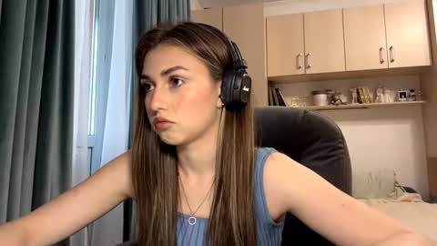 Snapshot of pamulahallquist chatting on June 15, 3:36 pm Lia online show from June 15, 3:36 pm