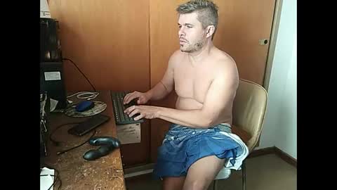 Snapshot of panchomadrid chatting on April 10, 1:49 pm Pancho Madrid online show from April 10, 1:49 pm