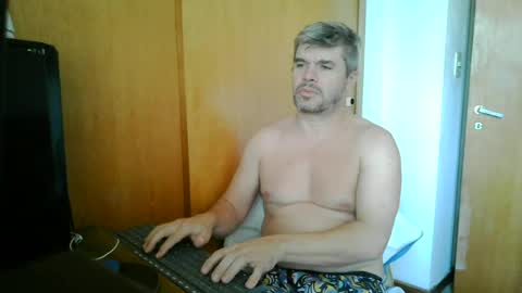 Snapshot of panchomadrid chatting on April 29, 6:58 pm Pancho Madrid online show from April 29, 6:58 pm