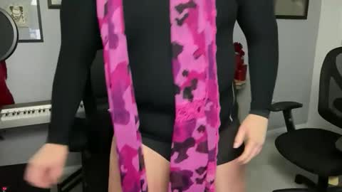 Snapshot of pantyhosedking chatting on December 1, 9:03 am PantyhoseKing online show from December 1, 9:03 am