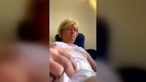 Pantyvioletlace online show from December 3, 5:00 pm