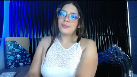 Paola Lyon online show from February 5, 7:31 pm