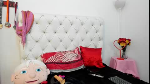 Snapshot of paola_s chatting on January 6, 9:54 pm Paola online show from January 6, 9:54 pm