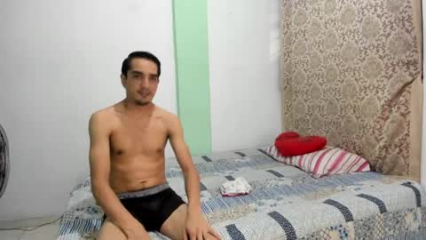 Snapshot of paolaandthomas chatting on April 19, 4:34 am paolaandthomas online show from April 19, 4:34 am