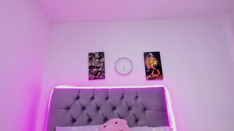 paola online show from December 7, 2:20 am