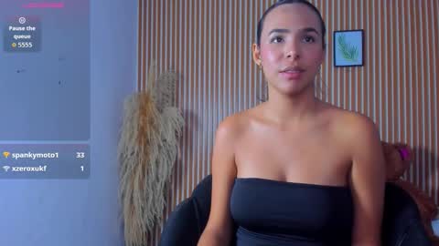 paola online show from March 28, 3:50 am