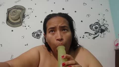Snapshot of pareja_explosivasexx chatting on December 26, 9:44 am Luna online show from December 26, 9:44 am
