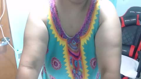 Snapshot of pareja_explosivasexx chatting on October 21, 7:42 am Luna online show from October 21, 7:42 am