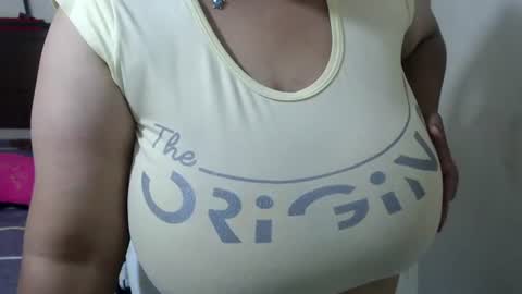 Snapshot of pareja_explosivasexx chatting on July 21, 10:56 pm Luna online show from July 21, 10:56 pm