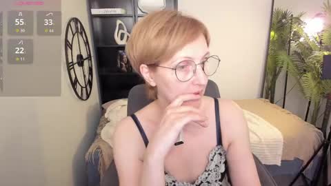 Snapshot of paris_cherry chatting on May 19, 6:03 pm Paris online show from May 19, 6:03 pm