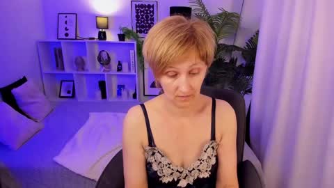 Snapshot of paris_cherry chatting on May 24, 5:51 pm Paris online show from May 24, 5:51 pm
