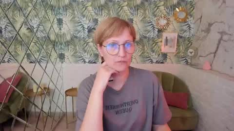 Snapshot of paris_cherry chatting on May 30, 6:05 pm Paris online show from May 30, 6:05 pm