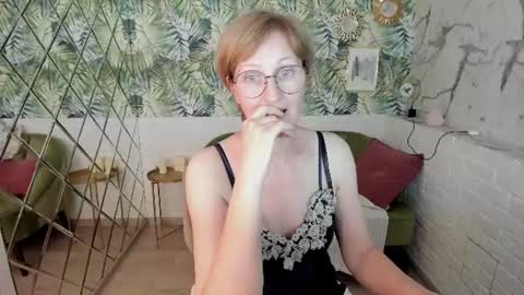 Snapshot of paris_cherry chatting on June 19, 6:45 pm Paris online show from June 19, 6:45 pm