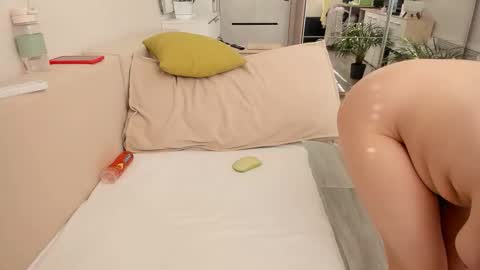 Snapshot of paris_hilt_on chatting on October 19, 6:03 am Sasha online show from October 19, 6:03 am