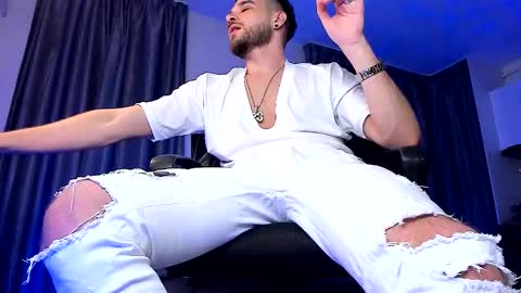 Paris online show from January 15, 6:00 pm