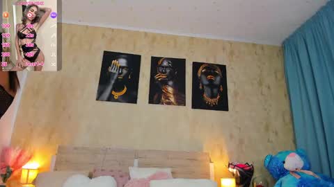 Snapshot of paris_x_hilton chatting on February 24, 5:00 am Paris online show from February 24, 5:00 am