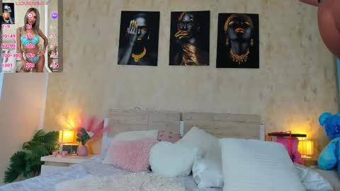 Snapshot of paris_x_hilton chatting on March 4, 5:11 am Paris online show from March 4, 5:11 am