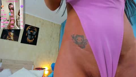 Snapshot of paris_x_hilton chatting on March 6, 5:03 am Paris online show from March 6, 5:03 am