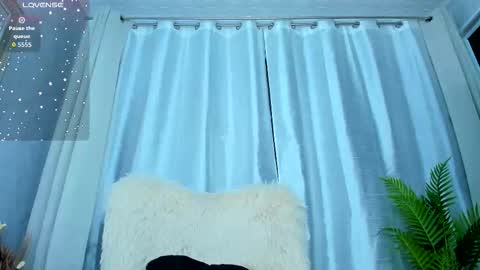 Snapshot of paris_x_hilton chatting on October 9, 3:26 am Paris online show from October 9, 3:26 am