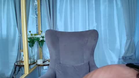 Snapshot of paris_x_hilton chatting on March 12, 5:57 am Paris online show from March 12, 5:57 am