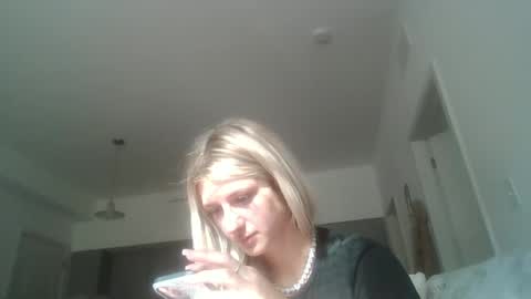 parisbaby2000 online show from October 3, 2:03 pm