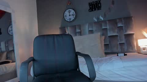 PARIS online show from February 5, 10:44 pm