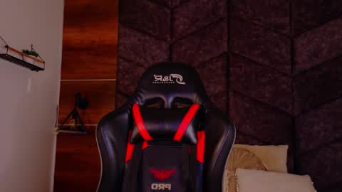 PARIS online show from February 20, 9:04 pm