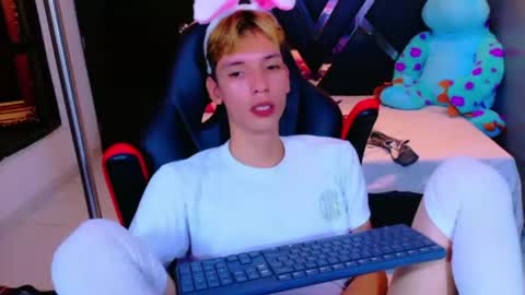 park_jimin1 online show from January 5, 5:27 pm