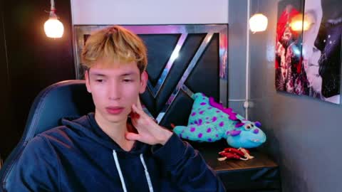 park_jimin1 online show from January 7, 12:18 pm