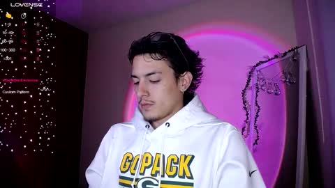 Snapshot of parker_222 chatting on February 14, 11:23 pm parker_222 online show from February 14, 11:23 pm