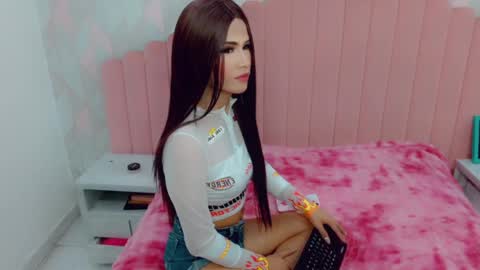 Snapshot of party_fre_girl chatting on April 28, 4:06 am party_fre_girl online show from April 28, 4:06 am