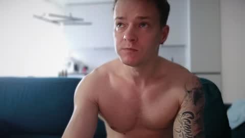 Snapshot of pashka_x chatting on July 1, 7:21 am Pashka online show from July 1, 7:21 am