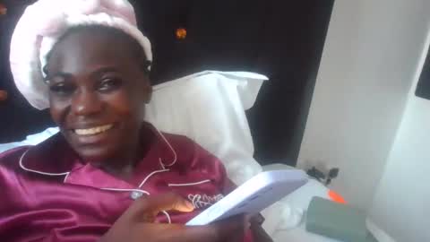 Evvie online show from December 2, 6:41 am