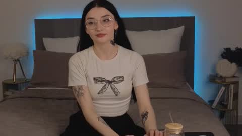 Patricia online show from November 10, 3:44 pm