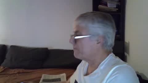 Snapshot of patrick5275 chatting on December 2, 4:31 pm patrick5275 online show from December 2, 4:31 pm