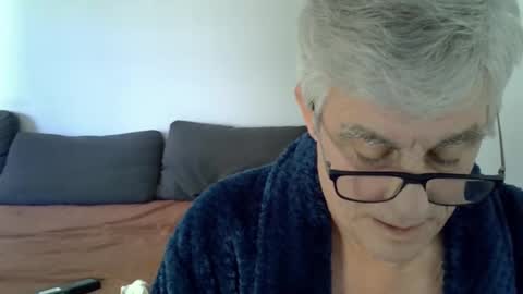 Snapshot of patrick5275 chatting on December 6, 12:38 pm patrick5275 online show from December 6, 12:38 pm