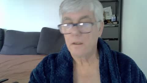 Snapshot of patrick5275 chatting on December 7, 10:01 am patrick5275 online show from December 7, 10:01 am