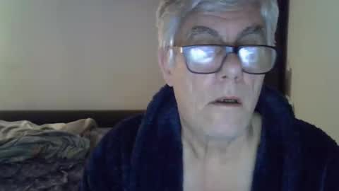 Snapshot of patrick5275 chatting on December 8, 6:43 am patrick5275 online show from December 8, 6:43 am